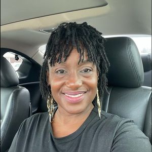 Meet your Posher, Debbie